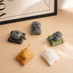 Figurine de char militaire <span class=keywords><strong>en</strong></span> pierres précieuses naturelles mélangées, <span class=keywords><strong>sculpture</strong></span> de char sculptée à la main pour la décoration de la maison, du bureau ou comme cadeau - Product Image 1