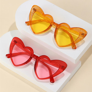 Groothandel Oculos Wit Roze Lover Hearted Vorm Brillen Vrouwen Heren Zonnebril Mode Feest 2023 Hart Zonnebril - Product Image 5