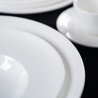 White Bone China Geschirrset Klassischer ovaler Teller im europäischen Design und runder Teller für luxuriöse Esstische und Hotels