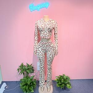 2025 primavera mujer Casual ecológico estampado de leopardo Loungewear Sudadera con capucha chaqueta con cremallera Flare pierna ancha pantalones de 2 piezas conjuntos chándal - Product Image 3