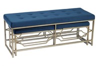 Banc Bailey en velours bleu avec cadre en métal et porte-chaussures