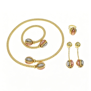 Ensemble de bijoux 4 pièces en forme de <span class=keywords><strong>coccinelle</strong></span>, trois tons, design simple et spécial, populaire et très demandé, comprenant bague, collier, bracelet et boucles d'oreilles, pour soirée - Product Image 2