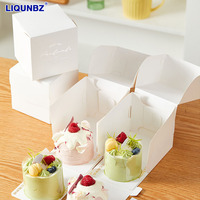 Boîtes en papier carrées personnalisées et écologiques pour gâteaux de qualité alimentaire Boîtes en papier artisanal laminé pour sushi cupcakes en relief en feuille d'or