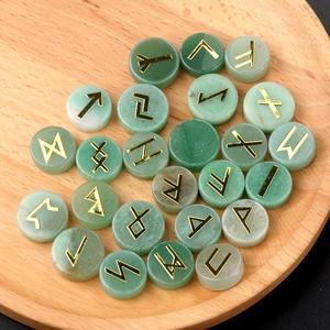 Piedras de Aventurina verde grabadas con runas, símbolos grabados de brujería, gemas, juego de adivinación de meditación, juego de 25 piezas - Product Image 1