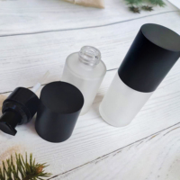Farbe anpassen 20ml 30ml 40ml 50ml 60ml 80ml 100ml Großhandel Frosted Skin Care Serum Toner Lotion Flache runde Pump Glasflasche