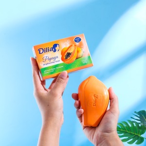 Savon à la papaye DiLia 125gr éclaircit et blanchit naturellement votre peau, nettoie en profondeur tout en révélant une peau éclatante. - Product Image 5