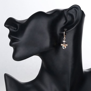 Proveedor Mayorista de Joyería Personalizada, Aretes de Circonia Cúbica Aaa, Diseño de Ratón, Baño de Oro sobre Cobre, Joyería Huggie - Product Image 6