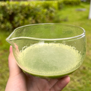 Bol à matcha <span class=keywords><strong>Benuo</strong></span> Unique Matcha Chawan en verre texturé résistant à la chaleur avec bec verseur - Product Image 1