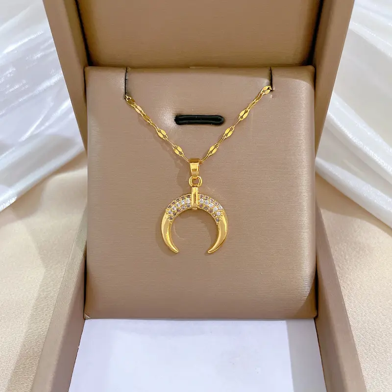 Jaminan jual beli 18k baja tahan karat berlapis emas kalung tanduk kerbau perhiasan zirkon liontin kalung untuk wanita