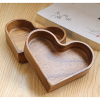 Japanse walnoot hartvormige klassieke design serveerschaal voor feestjes, gedroogd fruit, pinda's, zonnebloempitten, creatief stapelbaar.