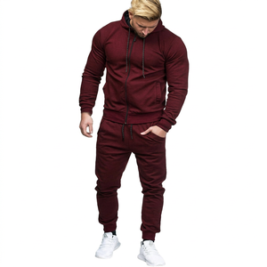 Ensemble jogging et sweat à capuche bordeaux zippé – Tenue décontractée de sport et de détente - Product Image 1
