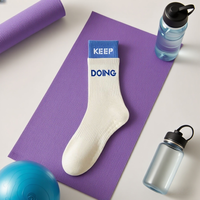 Chaussettes d'équipage antidérapantes personnalisées pour femmes Chaussettes de sport de yoga en coton tricoté multicolore pour Pilates Fitness Automne-Manchette jetable