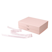 Individuelle Rosa Magnetische Klappbare Geschenkboxen aus Hartpappe mit Goldfolie Matt-Laminierung Prägung Faltbares Design und Band