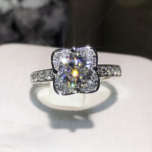 Anello in Oro Bianco con Diamante Taglio Cushion Naturale Colore D, Gioiello da Donna per Fidanzamento - Product Image 1