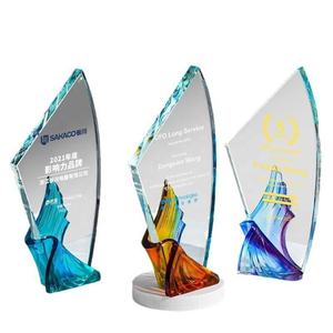 Trophée d'honneur en cristal 2025 – Excellent trophée étoile sculpté en cristal exquis pour la mémoire - Product Image 1