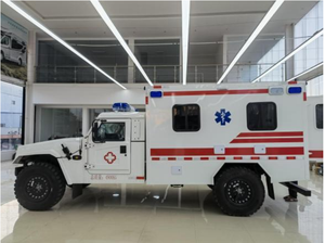 Ambulancia de alta potencia Tracción en las cuatro ruedas Versión diésel Vehículo de transporte de víctimas con <span class=keywords><strong>fuente</strong></span> de combustible de gasolina - Product Image 6