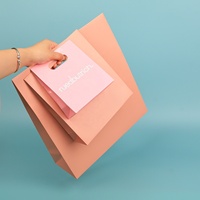 Sacs en papier kraft brun écologiques personnalisés avec poignées découpées, logo imprimé, finition mate, options de taille pour les marques