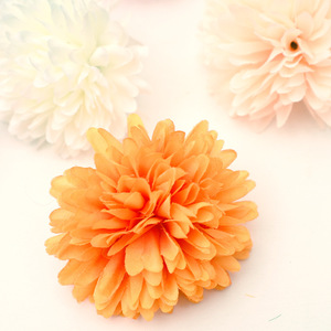 Têtes de fleurs en soie Xinchengzhi Ping Pong Chrysanthemum 10cm pour décoration de mariage, décoration intérieure et accessoires de photographie - Product Image 3