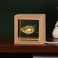 Vente en gros Veilleuse boule de cristal créative Cube de cristal 3D Cadre photo en bois Cube de cristal gravé en 3D Base de lumière LED
