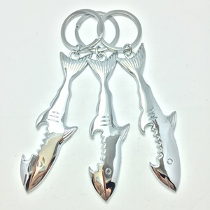 Aleación de zinc funky metal tiburón mar pez brillante espejo pulido abrebotellas llavero - Product Image 5