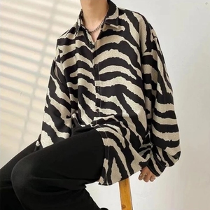 Camicie a maniche lunghe a righe zebrate da uomo, stile coreano alla moda, top casual, camicia oversize con bottoni da uomo - Product Image 2