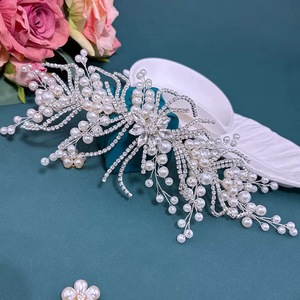 Applique de luxe personnalisée faite à la main en fil d'argent 3D, motif perlé, cristaux et strass en vrac, perles pour robe de mariée et chaussures - Product Image 5