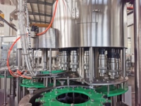 Ligne de production de remplissage d'eau pure en bouteilles PET à engrenages pneumatiques 8000, machine de mise en bouteille d'eau entièrement automatique avec pompe et moteur spécialisés