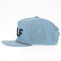 Gorra de Golf Personalizada de 5 Paneles, Elástica, de Alto Rendimiento, Color Azul Claro, con Bordado 3D, Perforaciones Láser, Cuerda Decorativa y Visera Plana con Cierre a Presión