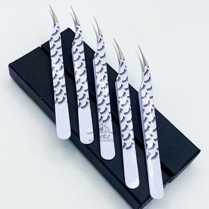 Pinzas de extensión de pestañas de acero inoxidable personalizadas, Punta puntiaguda fina para fibra de volumen, uso de cejas, papel de impresión de pestañas recubierto - Product Image 1