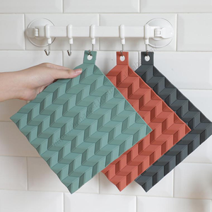 Vente en gros Syh278 Nouveau style nordique Tapis de table carré en silicone isolant pour cuisine et maison, pour casseroles et thé - Product Image 1