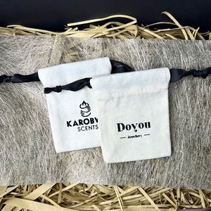 Sac à cordon en toile de coton biologique réutilisable avec logo imprimé, pochette de rangement durable pour vêtements et montres - Product Image 2