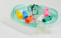 Masque d'oxygénation en PVC vert avec bordure souple, emballage individuel scellé pour les personnes souffrant d'inconfort respiratoire