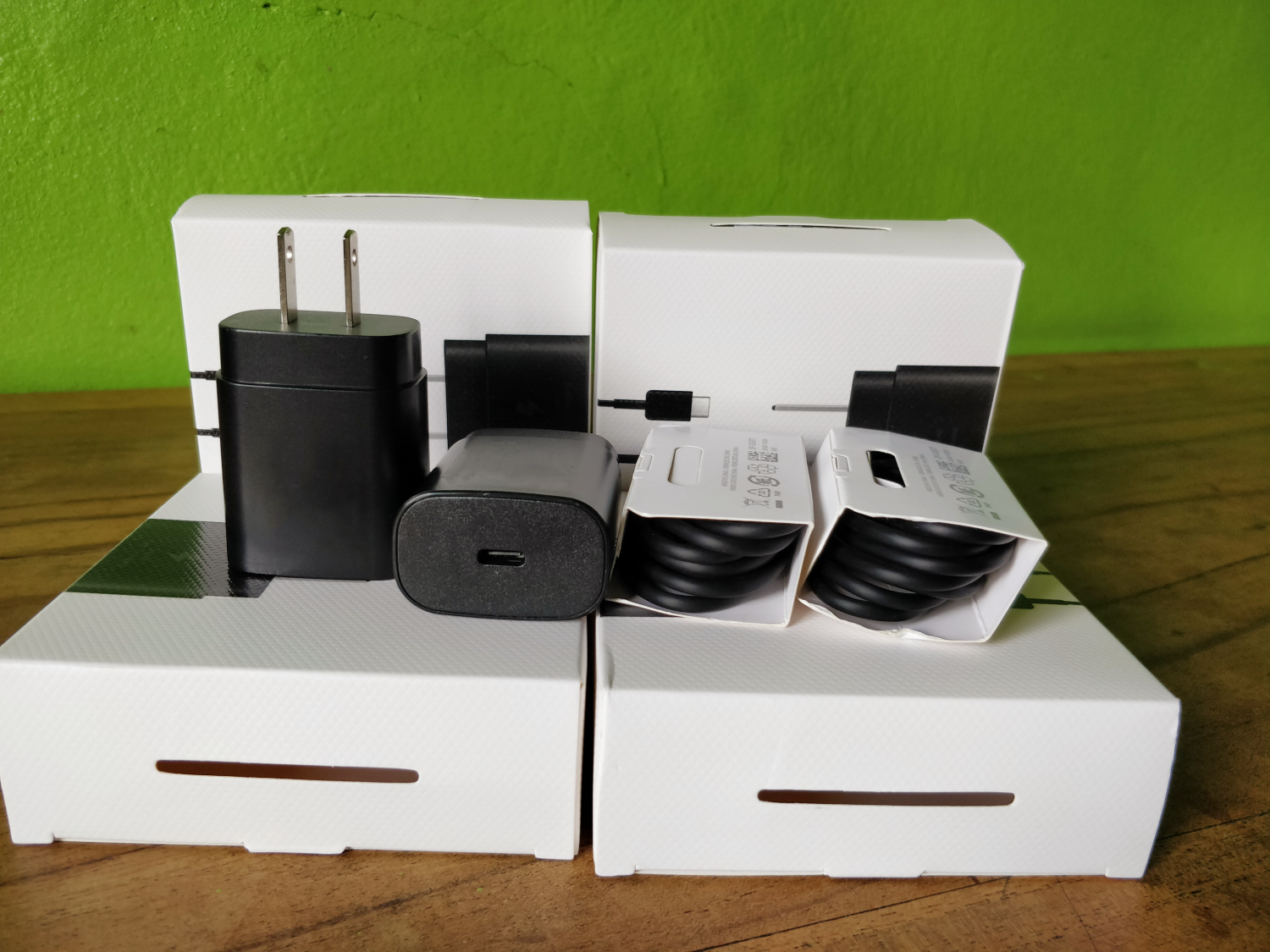 Black 25w plug with cable