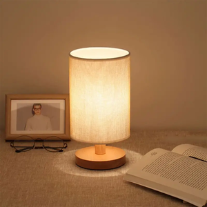 Lámpara Nocturna LED Táctil con Base de Madera, Luz Blanca Cálida 2700K, Funciona con Batería, CRI 90, 25000 Horas de Duración, Diseño Minimalista para Dormitorio - Product Image 2