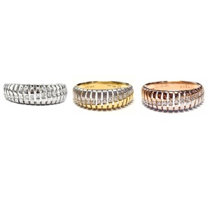 Bijoux sur mesure, Design romantique, bague fine ronde en or blanc massif 14k pour fiançailles - Product Image 5