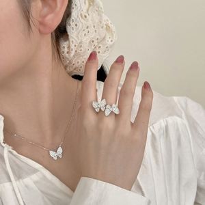 Collier Dylam avec pendentif papillon en argent sterling 925 plaqué rhodium, chaîne à maillons anti-ternissement et zircone 5A - Product Image 2