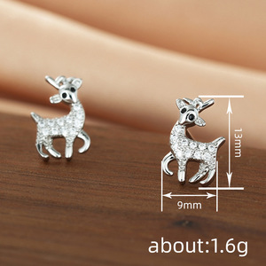 Orecchini a Perno a Forma di Renna per Donne, Design Natalizio, Accessori Invernali per le Orecchie - Product Image 4