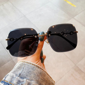 แว่นกันแดดคริสตัลคัท รุ่น D5-21041 กรอบโลหะสีทอง ป้องกันรังสียูวี 400 สำหรับทุกเพศ ทรงสี่เหลี่ยม ดีไซน์แปลกตา รุ่นที่ 3 - Product Image 3