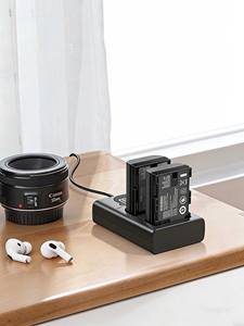 Chargeur de batterie double fente UGREEN LP-E6/E6N pour appareils photo Canon EOS 6D 7D 80D R6 R5 5D Mark II/III/IV avec câble Micro USB - Product Image 3