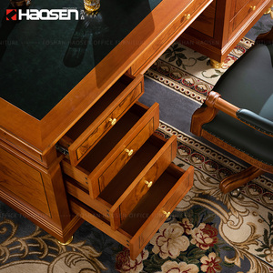 Escritorio Ejecutivo de Cuero Clásico para Oficina Presidencial, Detalles en Hoja de Oro, Tallado Artesanal, Columna Romana, Escritorio de Lujo para Oficina - Product Image 4