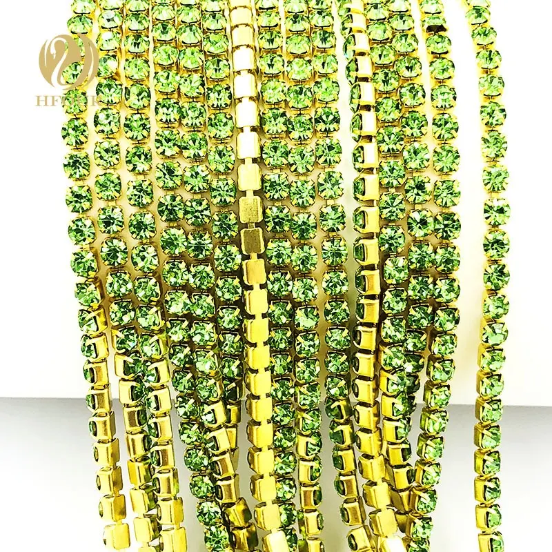 금 기초를 가진 밝은 녹색 다이아몬드 모조 다이아몬드 컵 사슬
