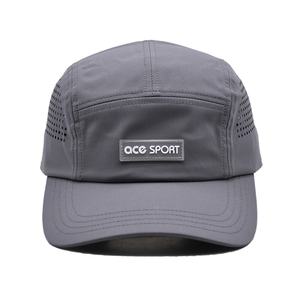 Gorra de golf perforada cortada con láser resistente al agua marca Ace personalizada al por mayor gorras de golf de poliéster gris 5 paneles gorra deportiva para correr - Product Image 3
