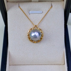 Pendentif en or massif 18 carats de haute qualité avec diamant naturel et perle de Tahiti en eau de mer pour femmes - Product Image 2