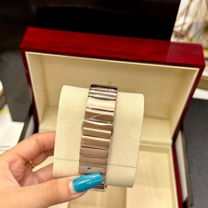 Reloj de Pulsera Clásico de Cuarzo con Correa de Acero Inoxidable y Esfera Minimalista para Hombre - Product Image 4