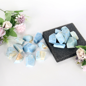 Offre Spéciale : Pierre Précieuse Naturelle Polie en Cristal de Guérison, Velours Bleu, Forme Libre pour Décoration de Mariage - Product Image 2