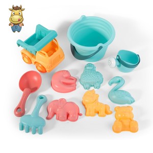 Ensemble de jouets de plage souples en PE pour enfants, 11 pièces : camion, arrosoir, moules à sable animaux, sac à dos, jouets d'été pour bac à sable extérieur - Product Image 6