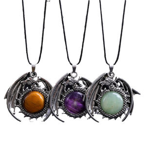 Colgante de Cristal Natural de Jade con Diseño de Libélula del <span class=keywords><strong>Zodiaco</strong></span> Chino en Latón Negro, Moderno para Bodas y Fiestas - Product Image 1