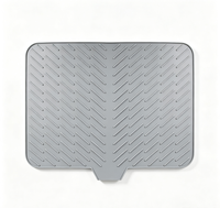 Tapis de séchage de vaisselle en silicone personnalisé, grand modèle carré avec drainage incliné pour la protection du comptoir de la cuisine