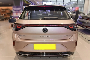 <span class=keywords><strong>VW</strong></span> T-<span class=keywords><strong>ROC</strong></span> 300TSI DSG Morning Glow Edition 1.5T SUV Compatto 2025 - Esportazione Globale Disponibile - Product Image 4