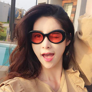 Gafas de sol ovaladas de moda unisex, color negro brillante, rojo océano, UV400, lentes AC ligeras tipo 3, F2-491 - Product Image 2